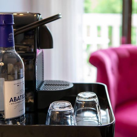 Logis Hotel - Restaurant - Spa - Le Relais De Farrou ヴィルフランシュ・ド・ルエルグ エクステリア 写真