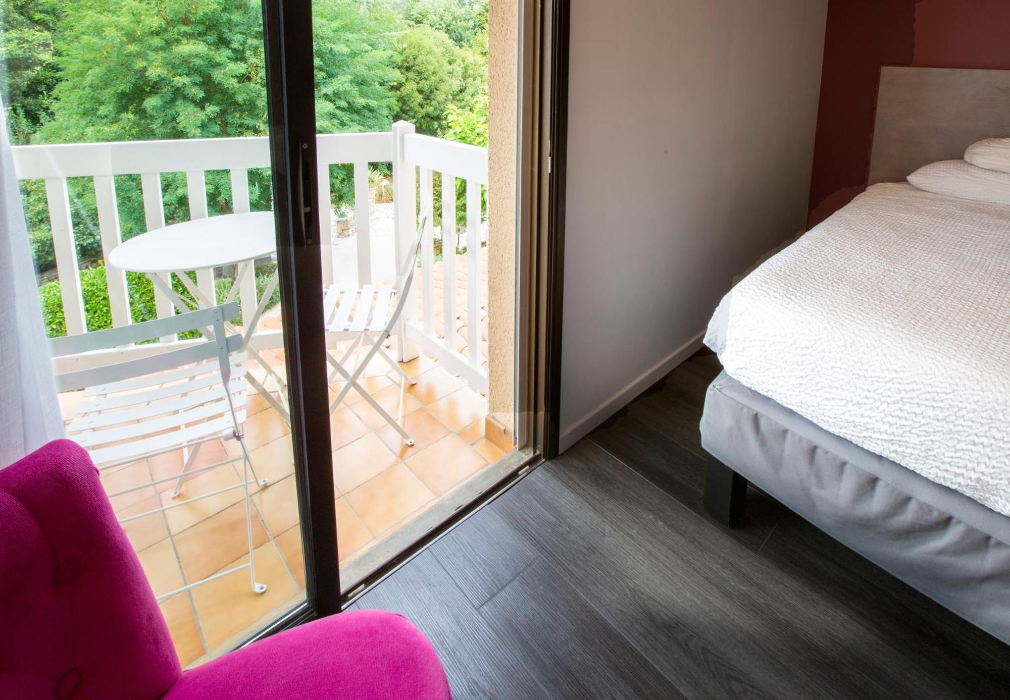Logis Hotel - Restaurant - Spa - Le Relais De Farrou ヴィルフランシュ・ド・ルエルグ エクステリア 写真